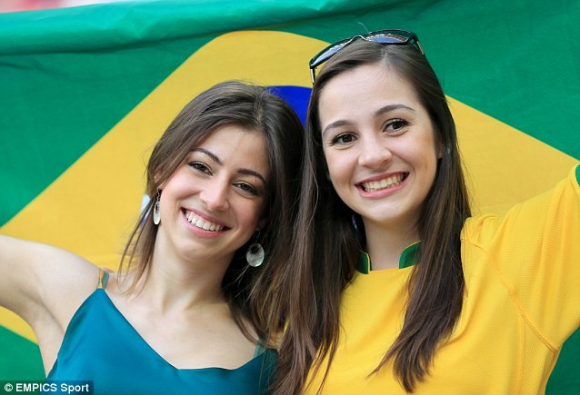 Παγκόσμιο Κύπελλο Ποδοσφαίρου 2014: Οι Βραζιλιάνες κερδίζουν τη μάχη της εξέδρας