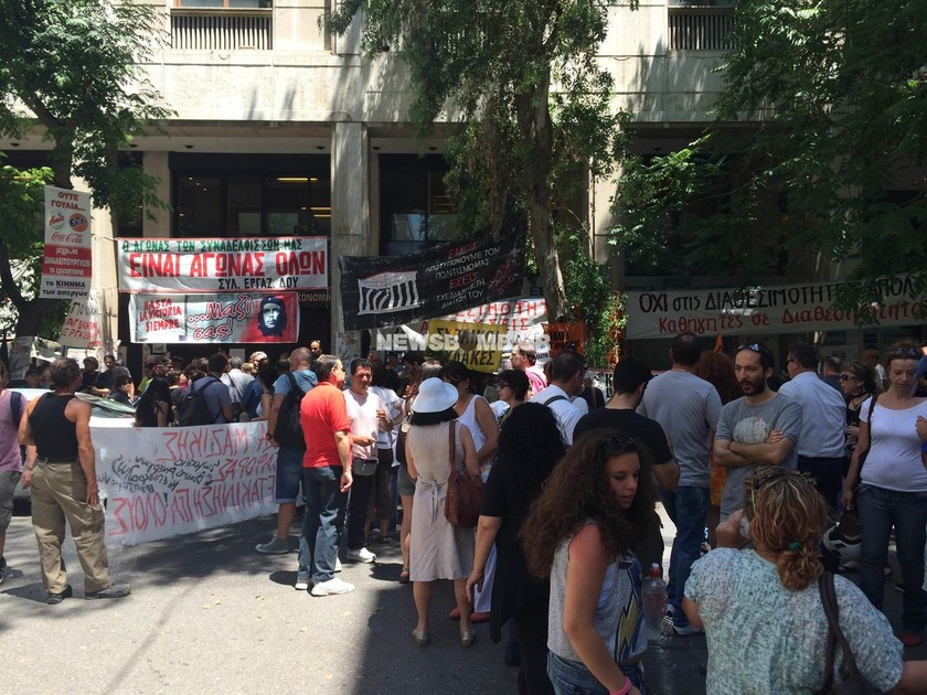 Συλλαλητήριο στο Κέντρο για τις τιμές εισιτηρίων στα ΜΜΜ (pics-vid)