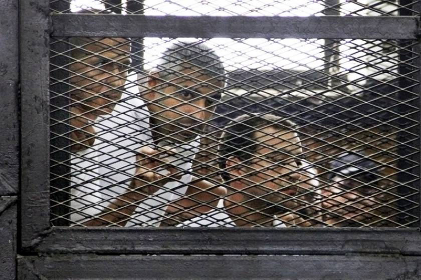 Η Αίγυπτος απορρίπτει τη διεθνή κατακραυγή μετά τη καταδίκη δημοσιογράφων του Αλ Τζαζίρα