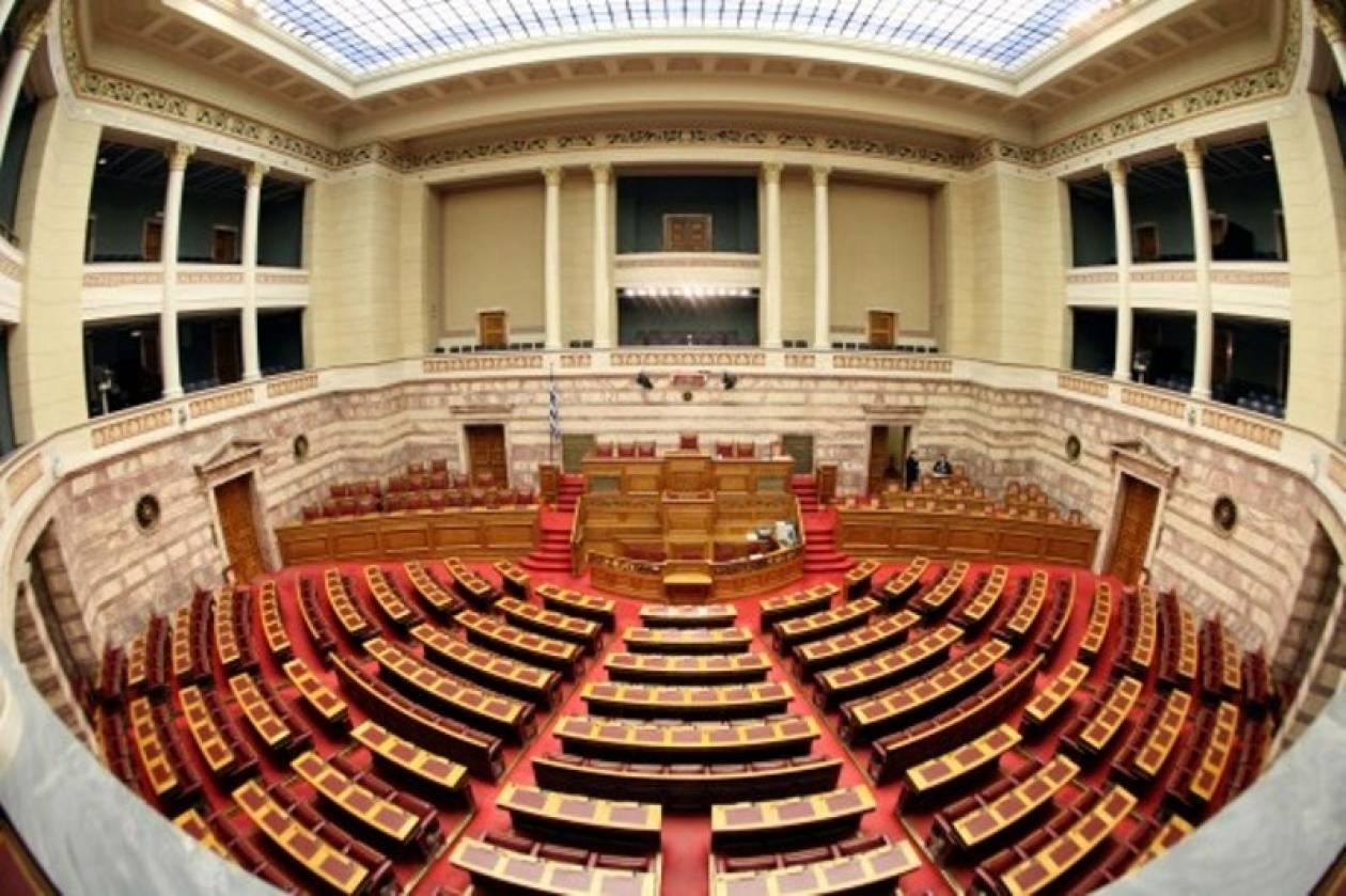 Βουλή: Ξεκίνησε η αντιπαράθεση για τη μικρή ΔΕΗ