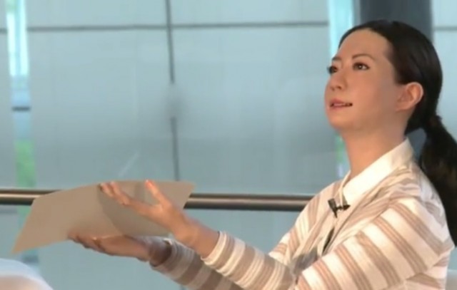 Ιαπωνία: Τα πρώτα ρομπότ παρουσιαστές! (video+photos)