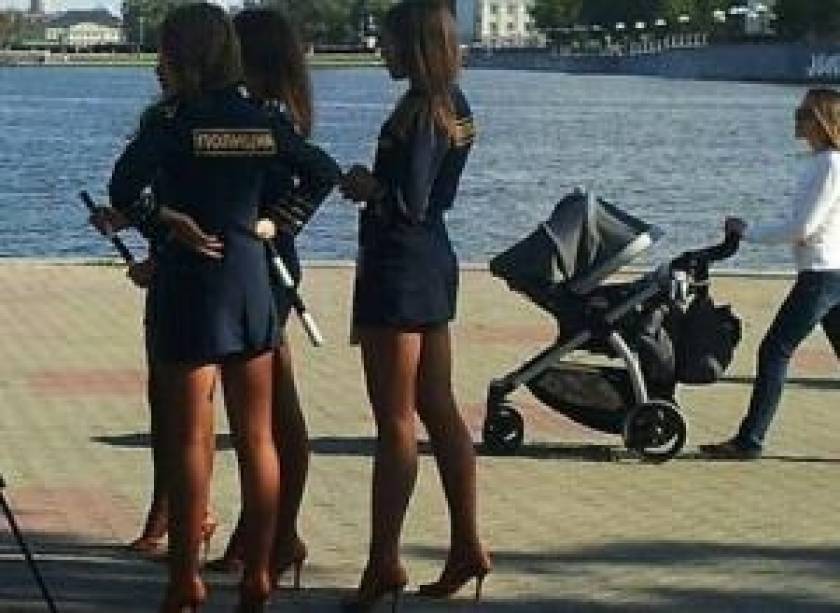 Τα σέξι μίνι των Ρωσίδων αστυνομικών άναψαν φωτιές στο διαδίκτυο (pic)