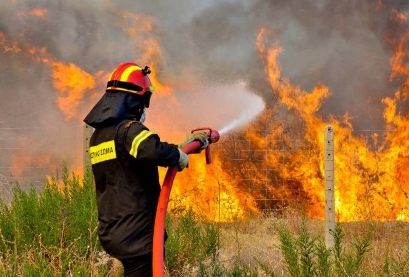 Ρόδος: Σε εξέλιξη μεγάλη πυρκαγιά στην περιοχή της Σορωνής