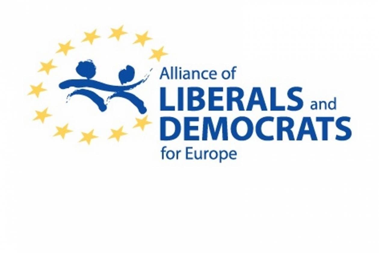 Και οι Φιλελεύθεροι του ALDE στο πλευρό του Γιούνκερ