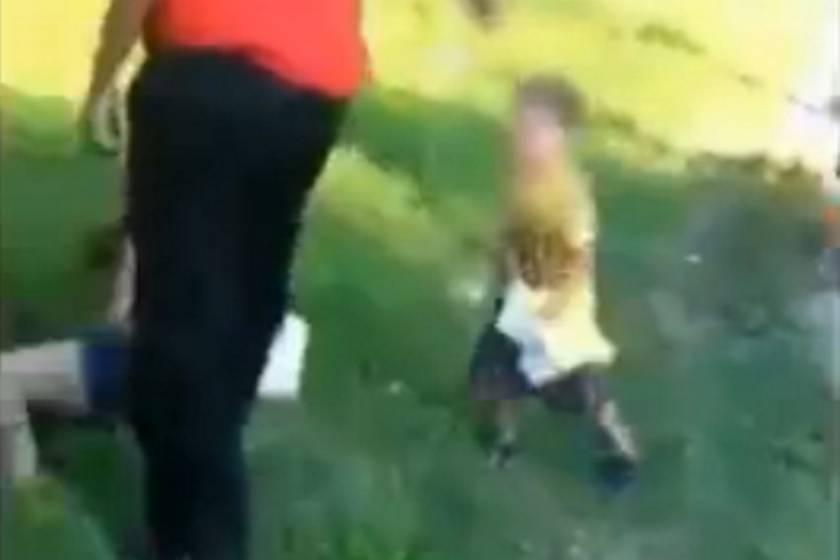 ΗΠΑ: Αγοράκι προσπαθεί να σώσει τη μητέρα του από βίαιη επίθεση! (video)