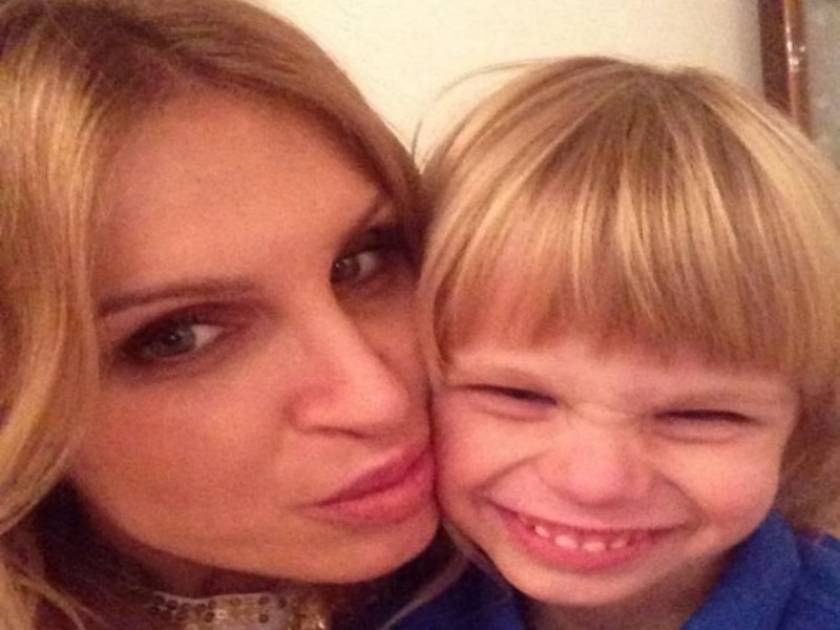 Τραγωδία: Μοντέλο έπνιξε το παιδί της και μαχαιρώθηκε στην καρδιά