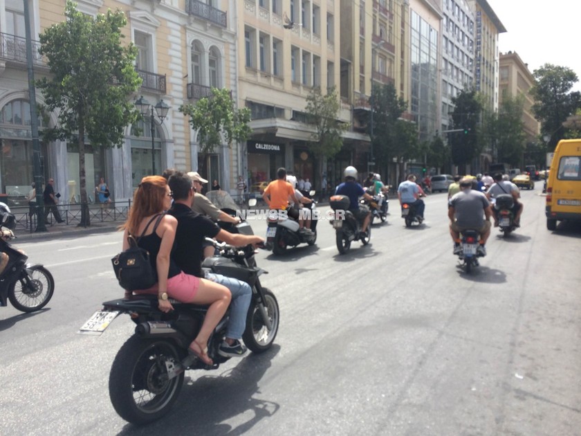 ΤΩΡΑ: Μοτοπορεία δημοτικών αστυνομικών στο κέντρο της Αθήνας