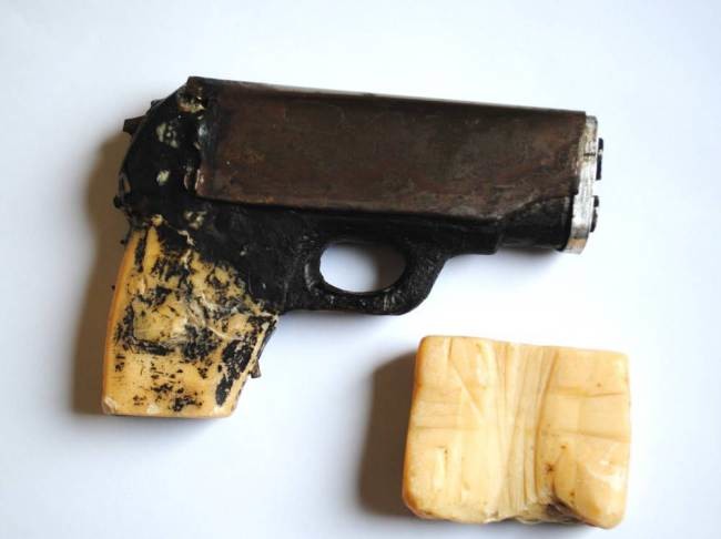 Βρετανία: Ήθελε να αποδράσει με πιστόλι από… σαπούνι! (photo+gif)