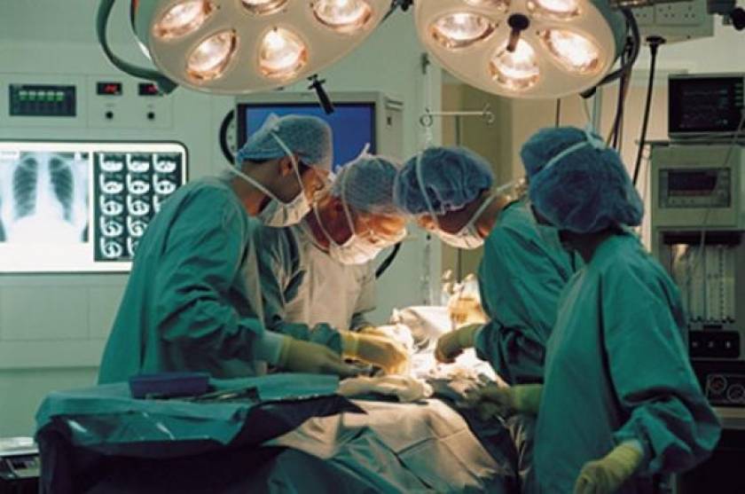 Mικροχειρουργική επέμβαση «έσωσε» το χέρι 34χρονου από ακρωτηριασμό