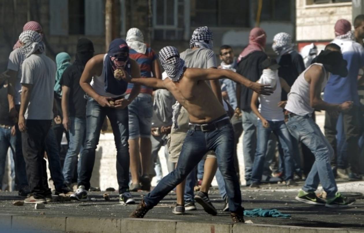 Συγκρούσεις μεταξύ Παλαιστινίων και Ισραηλινών μετά τη δολοφονία ενός 16χρονου