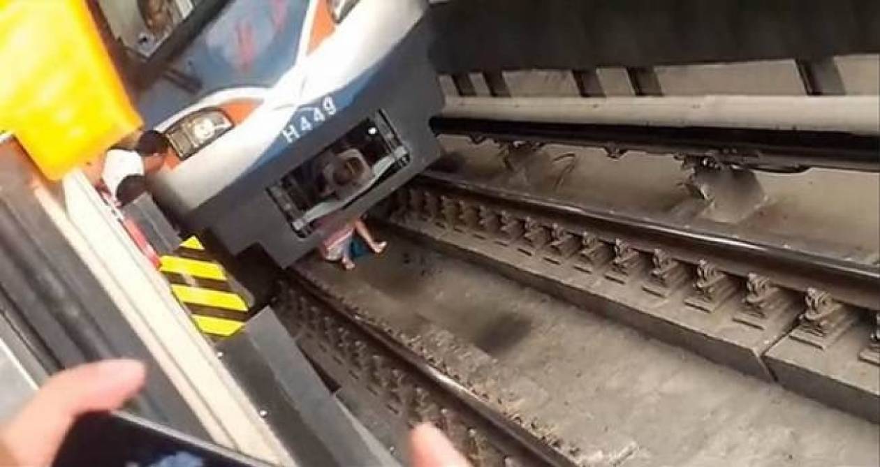 Βίντεο:Η σοκαριστική στιγμή που έγκυος πέφτει μπροστά από συρμό του μετρό