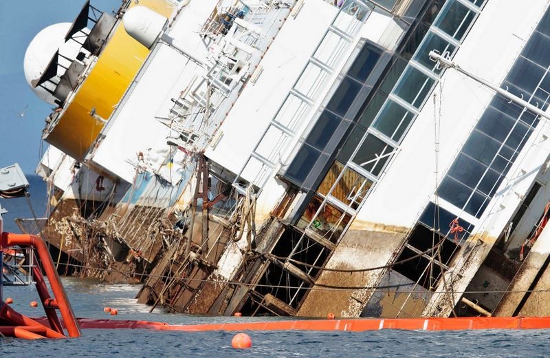 Ιταλία: Ανατριχιαστικό βίντεο από το ναυάγιο του Costa Concordia (photos)