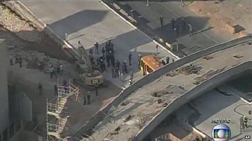 Βραζιλία: Nεκροί από κατάρρευση γέφυρας κοντά σε γήπεδο του Μουντιάλ (photos)