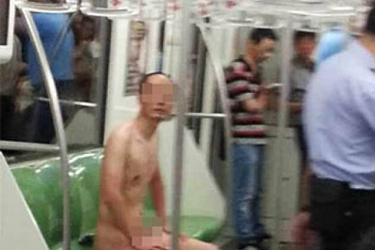 Γδύθηκε μέσα στο μετρό γιατί ζεστάθηκε! (pics)