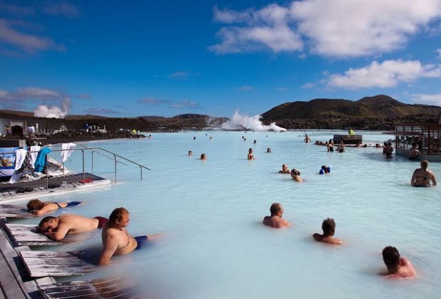 Blue-Lagoon-Spa-in-Iceland-7