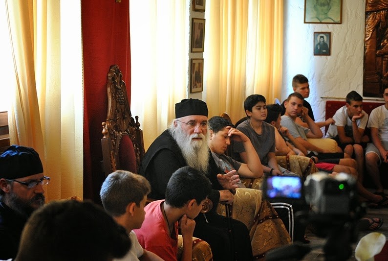 Τρίκορφο: Ξεκίνησαν οι κατασκηνώσεις–Η υποδοχή του πατήρ Νεκταρίου (vid)