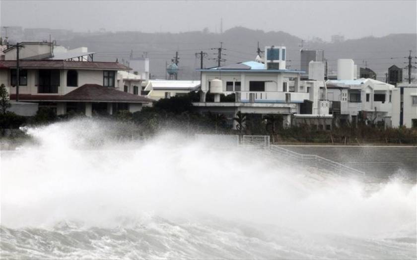 Στο έλεος της θεομηνίας το νησί Οκινάουα- Σαρώνει ο τυφώνας