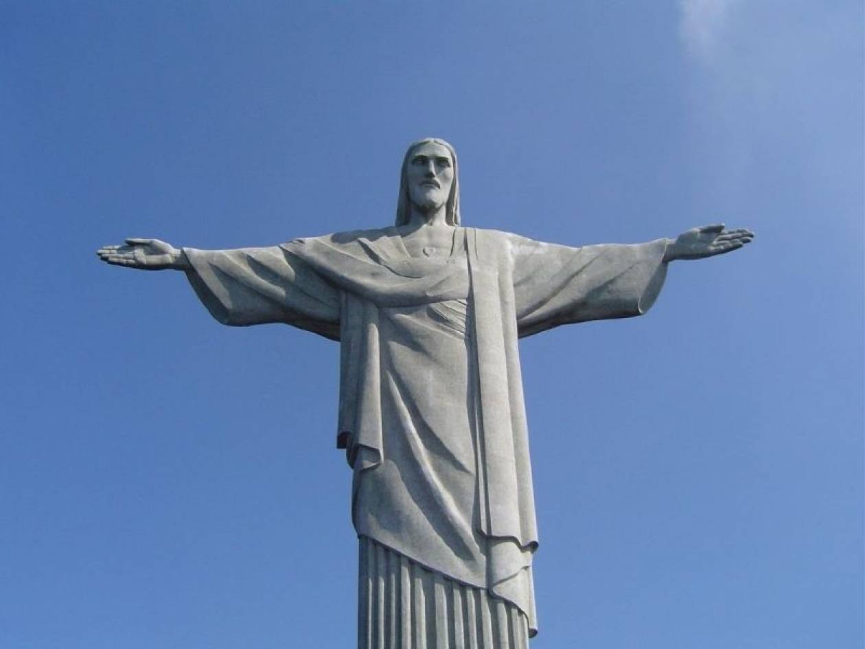Ακόμα και το άγαλμα του Ιησού «απελπίστηκε» με την εικόνα της Βραζιλίας (pics)