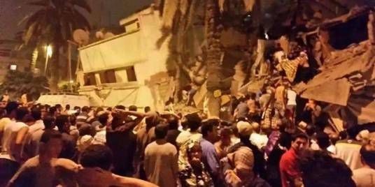 Δύο νεκροί και δεκάδες τραυματίες από κατάρρευση κτιρίων στην Καζαμπλάνκα (pics+video)