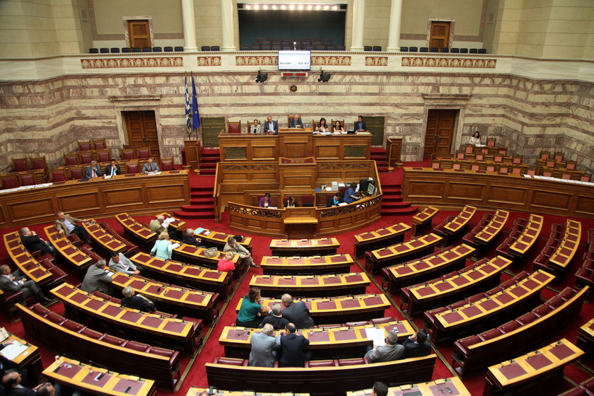 Βουλή: Τρεις κι ο... κούκος για το δημοψήφισμα (pics)