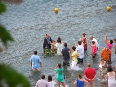 Βαφτίσια με κολυμπήθρα το Ταίναρο (pics)
