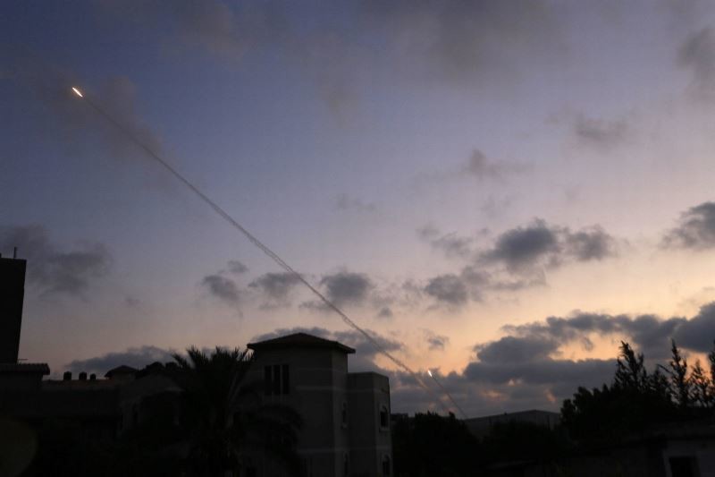 Ισραηλινοί βλέπουν τους βομβαρδισμούς στη Γάζα με ποπ κορν! (phs+vid)