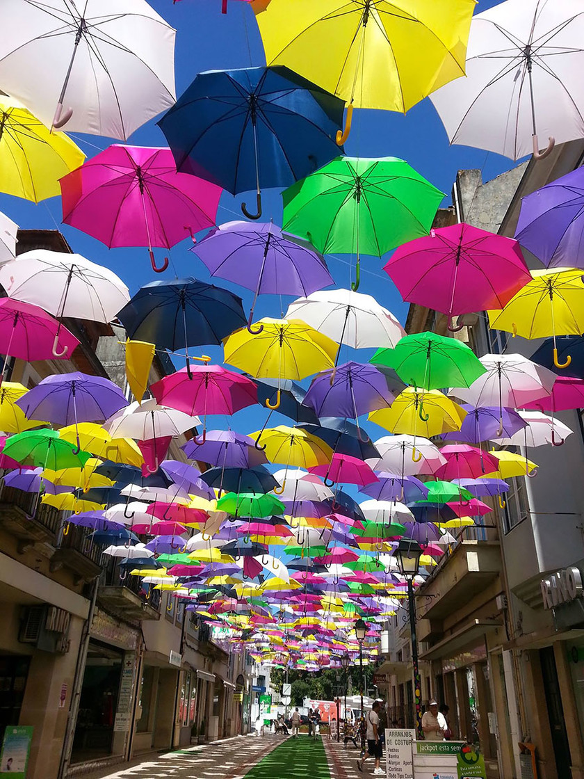 Η Πορτογαλία γέμισε ομπρέλες!