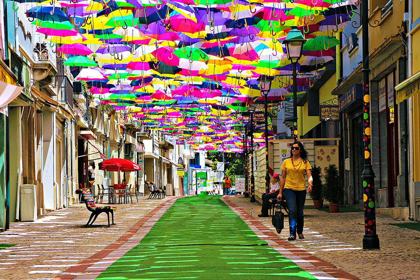 Η Πορτογαλία γέμισε ομπρέλες!