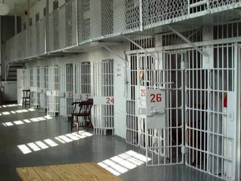 Κρατούμενος των φυλακών Αλικαρνασσού κατάπιε ένα ρολόι (pics)