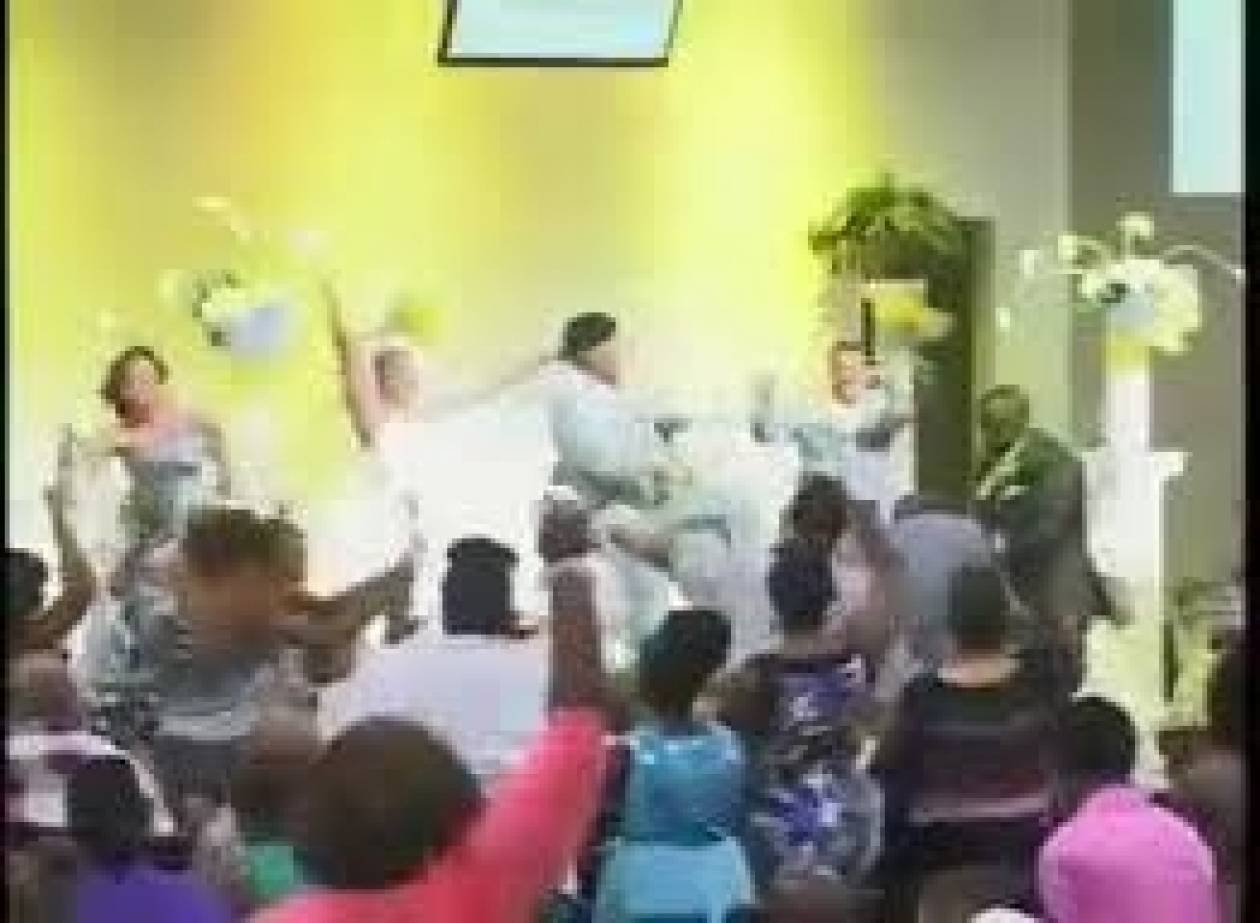 Το Harlem Shake  επέστρεψε και μάλιστα σε γάμο! (βίντεο)