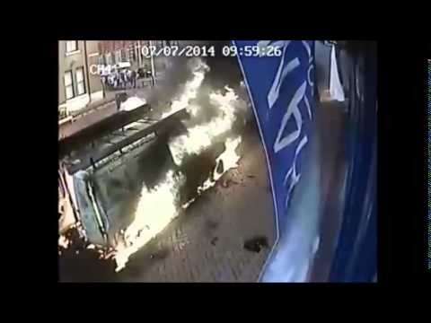 Βρετανία: Έκρηξη φορτηγού σε πολυσύχναστο δρόμο! (video+photos)
