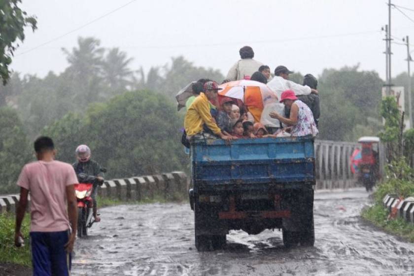 Απειλητικά προσεγγίζει τις Φιλιππίνες ο τυφώνας Ράμασουν