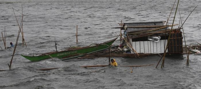 Δέκα νεκροί από τον τυφώνα Ράμασουν στις Φιλιππίνες  (pics+video)