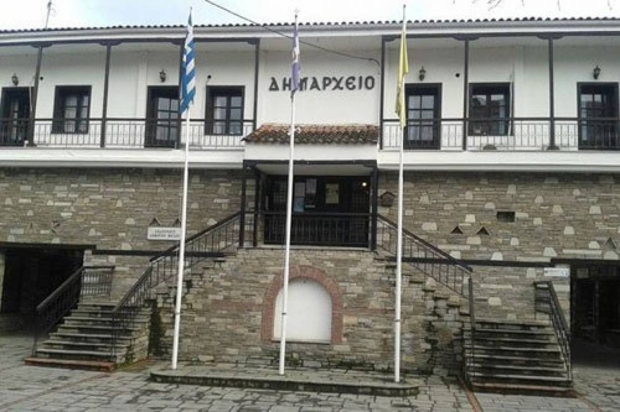 Καστοριά: Κατασχετήρια για «παράνομη στάθμευση» του 2001 μοιράζει ο δήμος