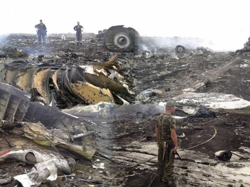 Boeing 777: Κατάρριψη και απίστευτη τραγωδία στην Ουκρανία με 295 νεκρούς (pics&vid)