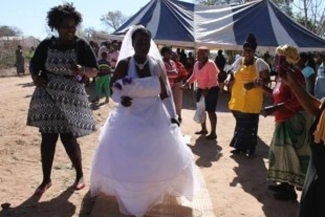Ασυνήθιστος γάμος σε χωριό της Νοτίου Αφρικής