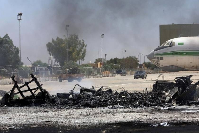 Λιβύη: Δεκάδες νεκροί από τις μάχες για τον έλεγχο του αεροδρομίου της Τρίπολης