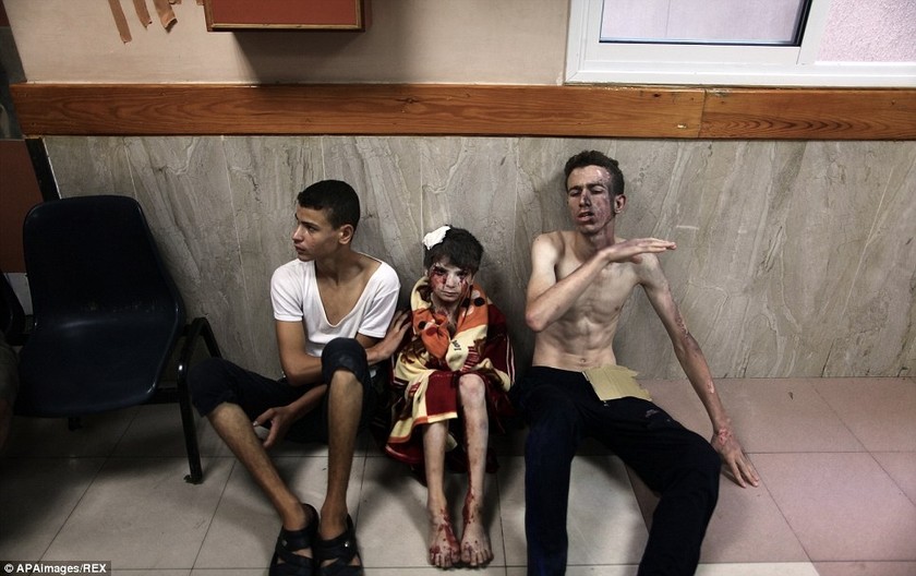 Η Γάζα πνίγεται από το αίμα παιδιών (πολύ σκληρές εικόνες)