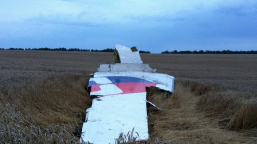 MH17: Black boxes safely transferred to Britain