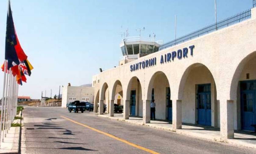 Συνελήφθησαν στο αεροδρόμιο της Θήρας 4 αλλοδαποί για πλαστογραφία