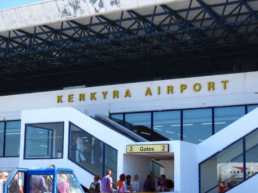 Κέρκυρα: Συλλήψεις για πλαστά ταξιδιωτικά έγγραφα