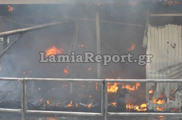 Λαμία: Πυρκαγιά σε κατάστημα σκόρπισε τον πανικό στο κέντρο της πόλης (pics&vid)