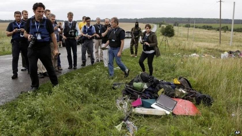 Australian PM: Human remains still at MH17 crash site