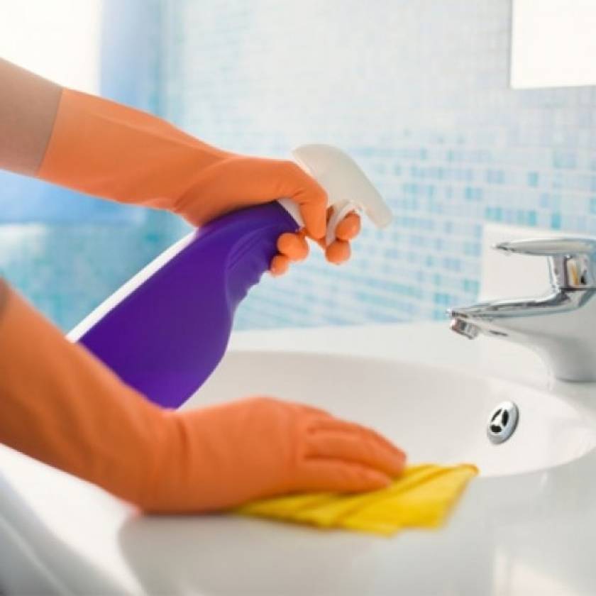 Φτιάξε μόνη σου δραστικό καθαριστικό για το νιπτήρα και τη μπανιέρα!