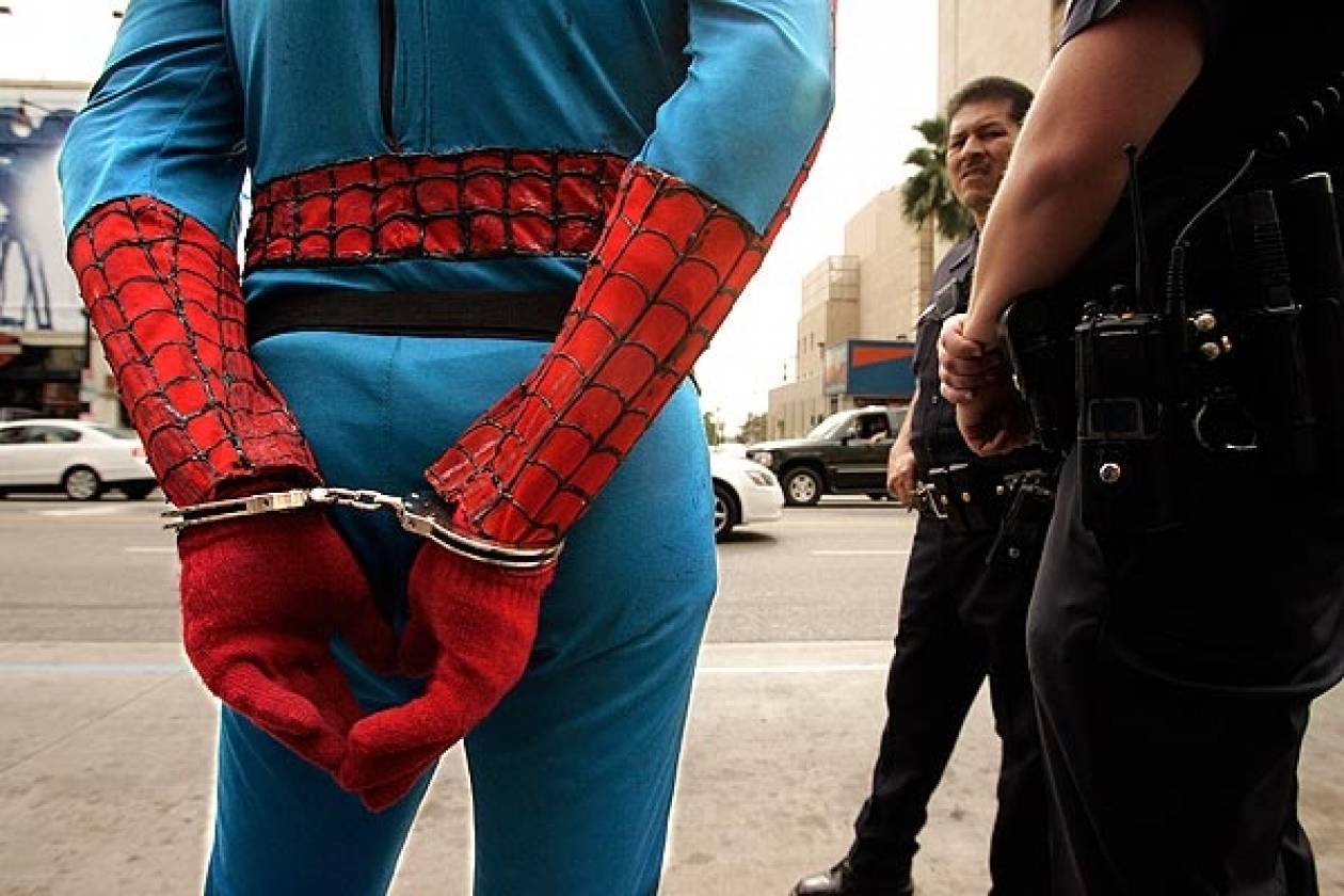 Ο Spider-Man συνελήφθη! (vid)
