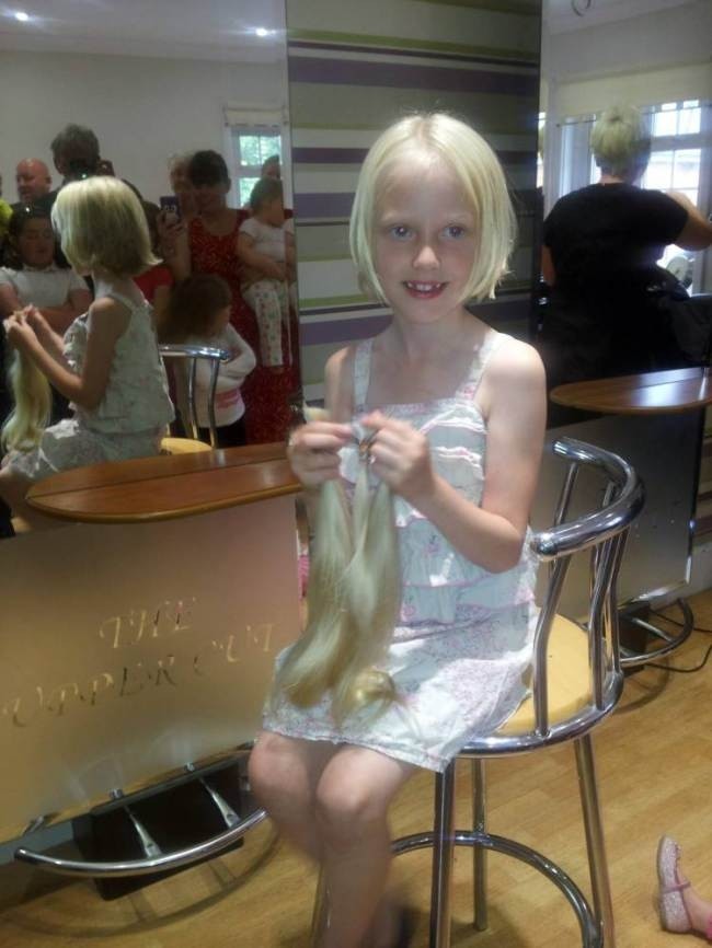 Μεγαλείο παιδικής ψυχής: Έκοψε τα μαλλιά της για τα παιδιά με καρκίνο (pics)
