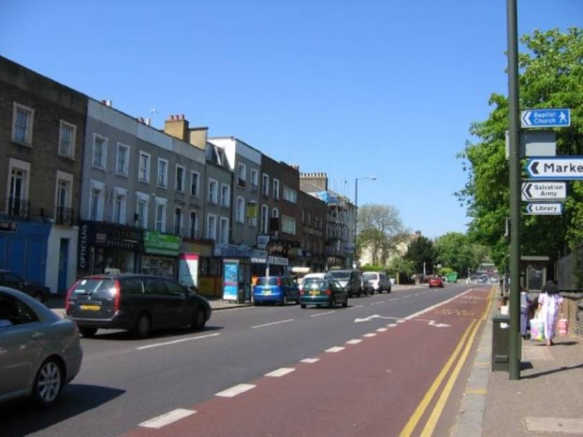 Λονδίνο: Άγνωστος μαχαίρωσε οδηγό λεωφορείου στο μάτι! (photo)