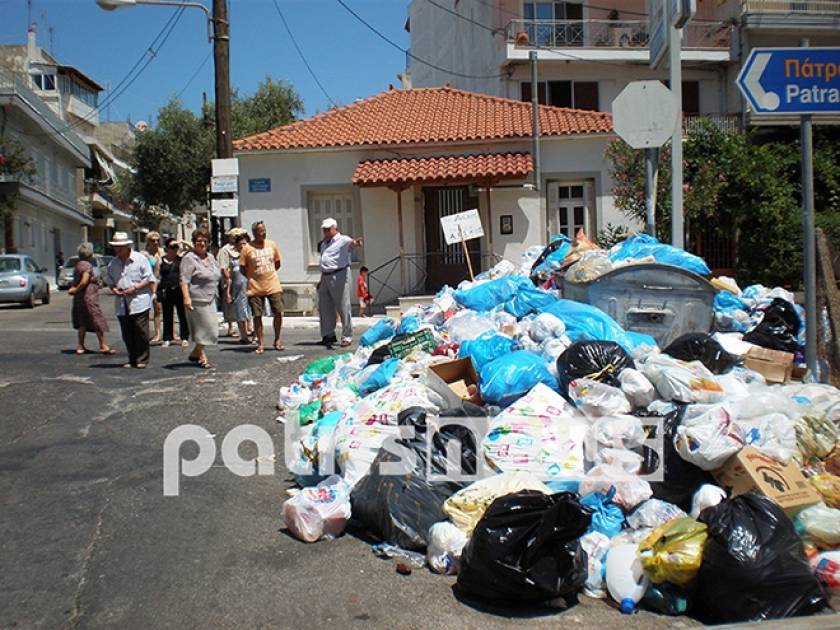 Πύργος: Αγανάκτησαν με τα σκουπίδια - «Δεν μπορούμε να ανασάνουμε»