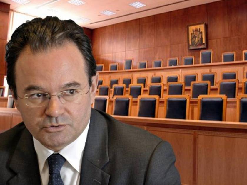 Prosecutor "sends" Papakonstantinou to the Special Court