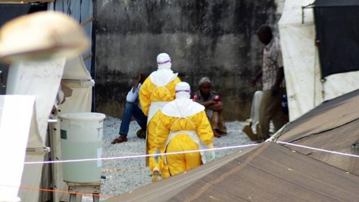 Οργάνωση αποσύρει τους εθελοντές της από χώρες της Αφρικής που πλήττονται από τον Έμπολα